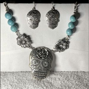 Turquoise earring and necklace